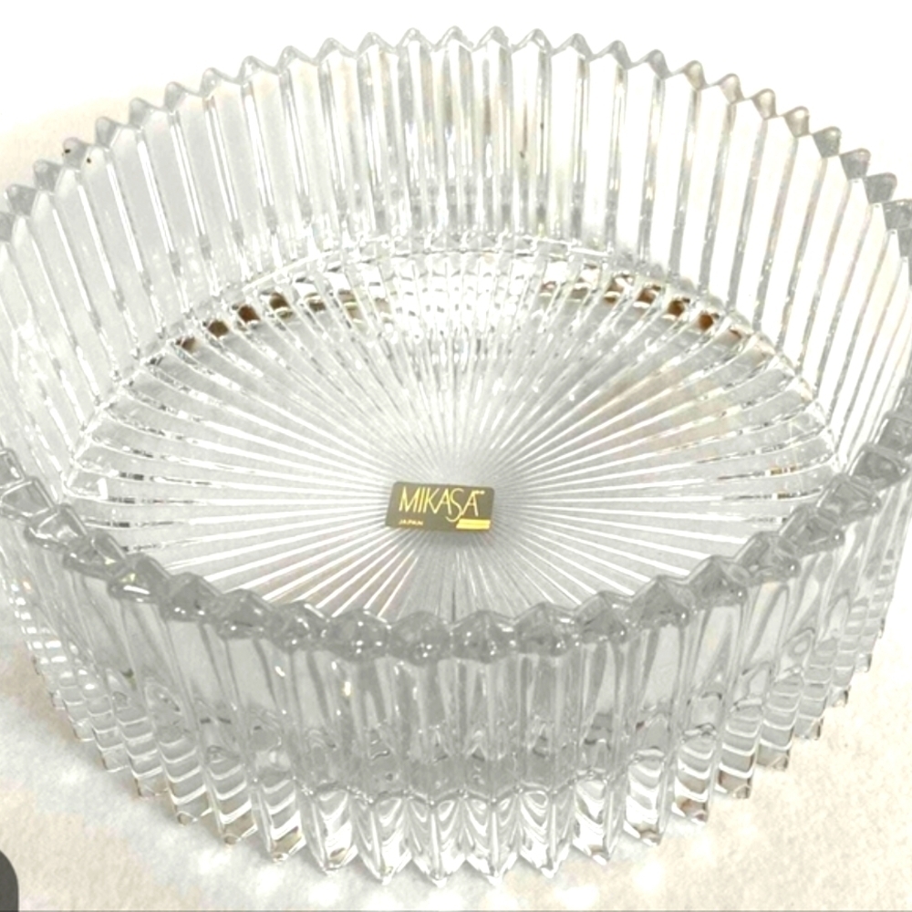 Mikasa Hostess Diamond Fire Cut Crystal Bowl - Picture 8 of 16